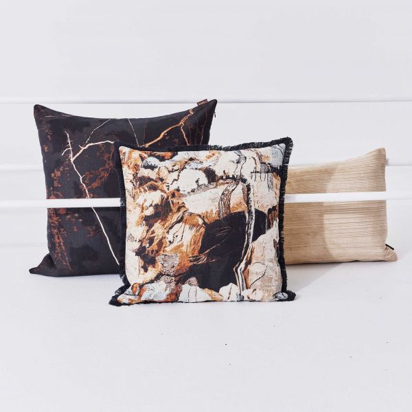 INNATE COLLECTION | Innate Collection | Territory | Dark | Sierkussen | 50x50cm