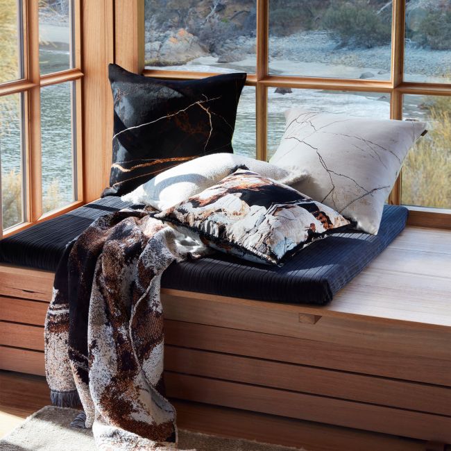 INNATE COLLECTION | Innate Collection | Territory | Dark | Sierkussen | 50x50cm